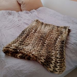 Giant yarn throw